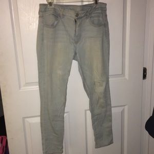 Lightwash skinny jeans